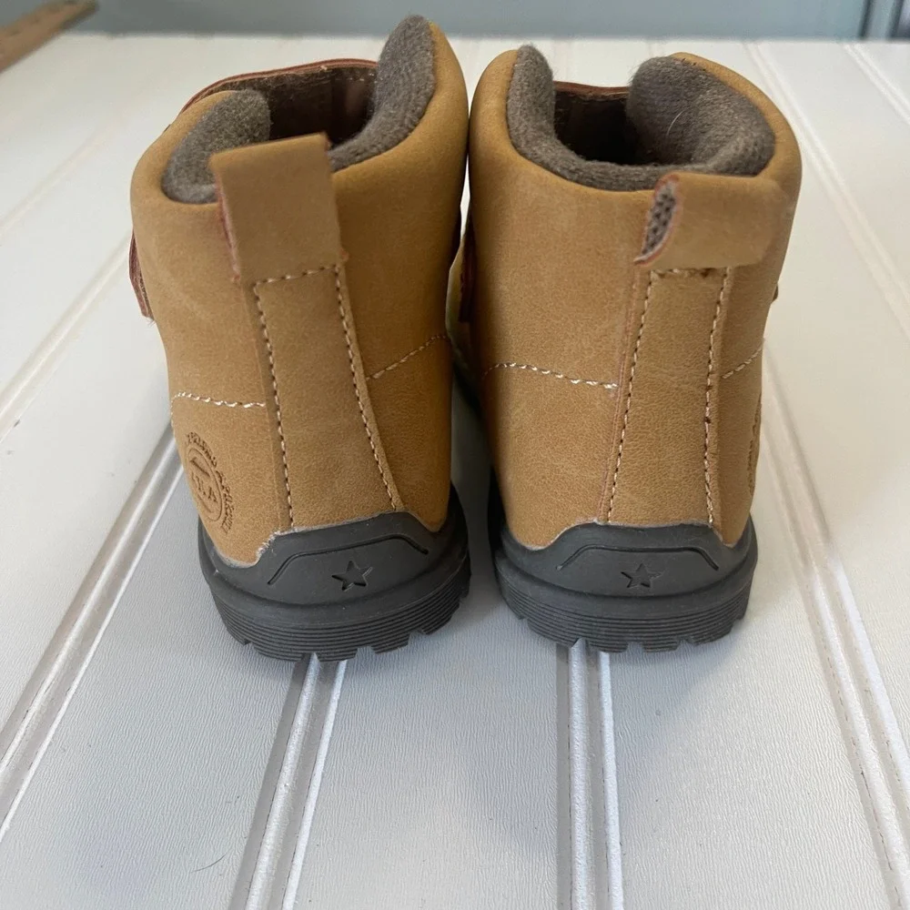 NWOT Apakowa Toddler Boys Tan Ankle Boots‎ Hook Loop Strap 22 EU 6 US Rugged Lug